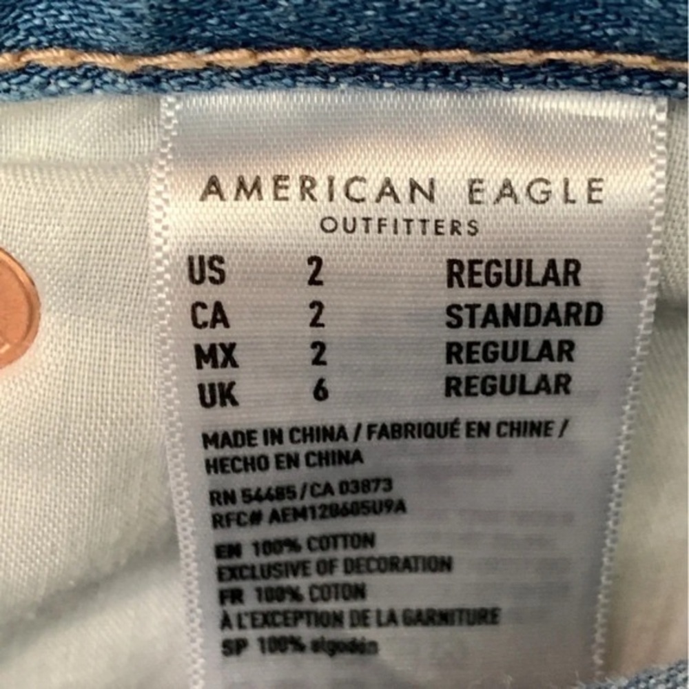 American Eagle  Hi-Rise Girlfriend Jeans - Picture 9 of 11